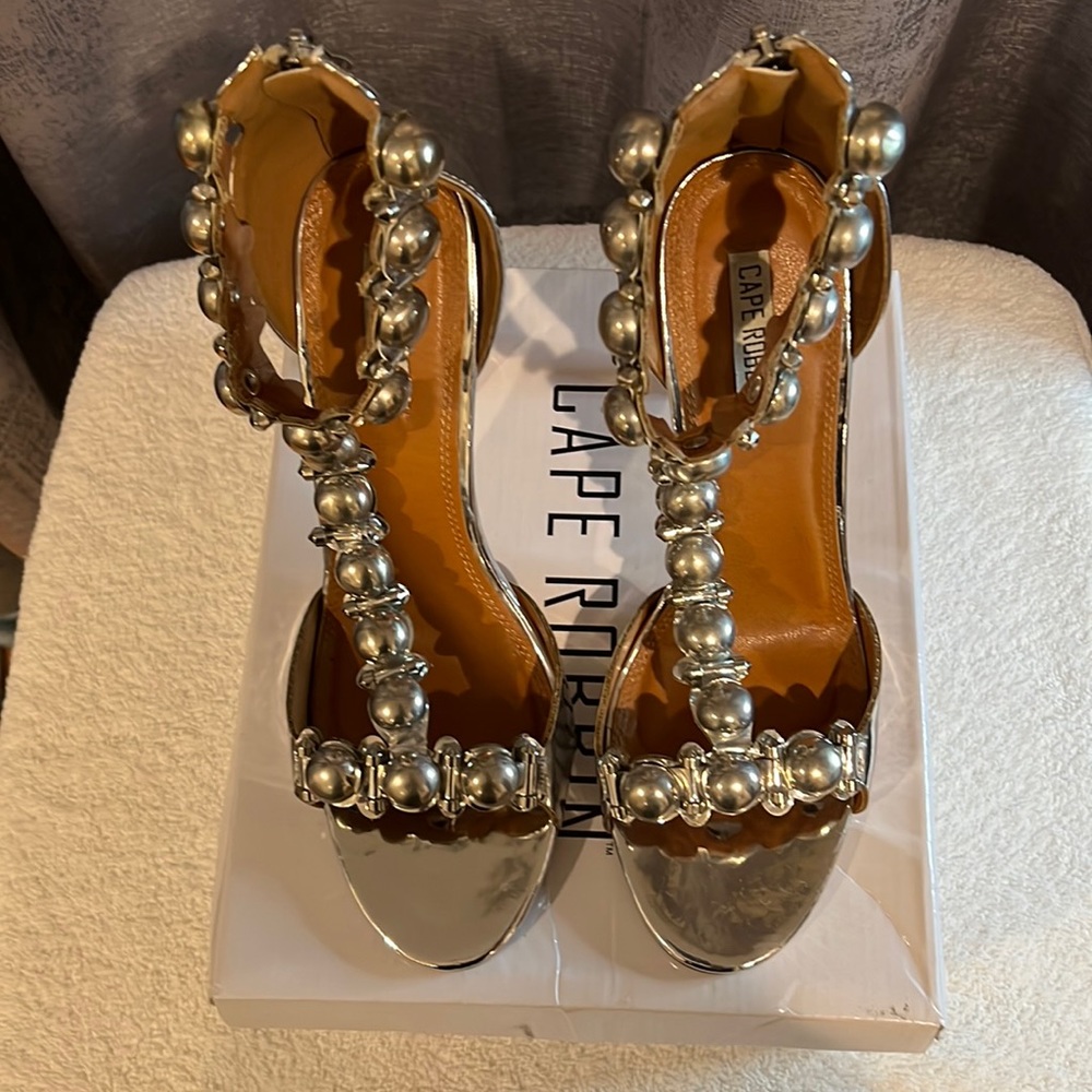 Size 10 silver heel